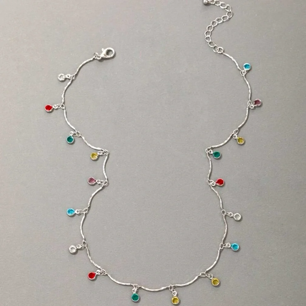 Candy Color Rhinestone Pendant Choker Necklace (Silver)